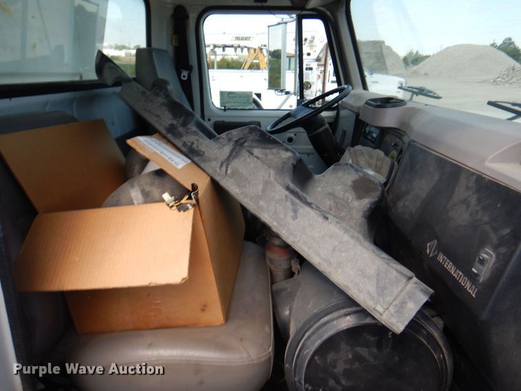 image for item DB7835 1998 International 4900  dump truck