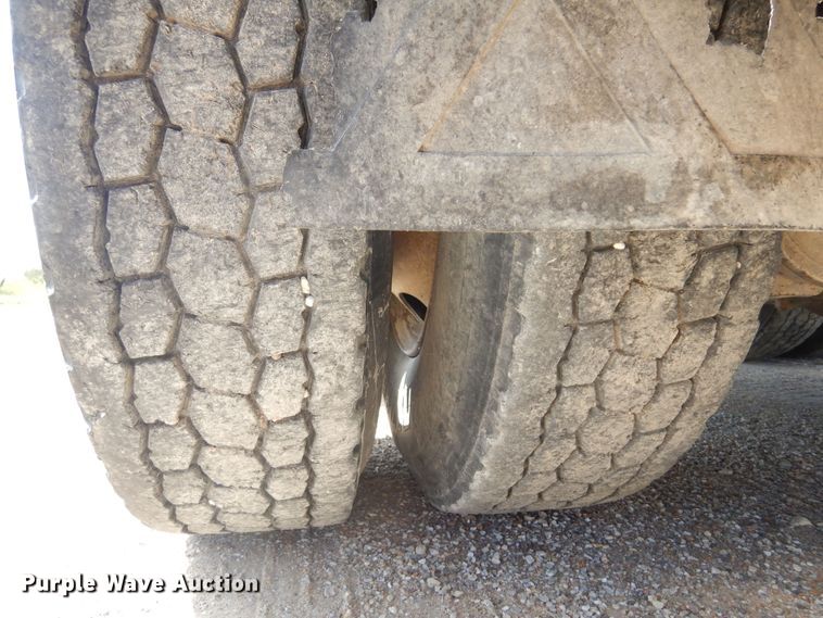 image for item DB7835 1998 International 4900  dump truck