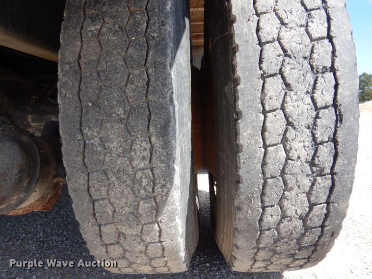 image for item DB7835 1998 International 4900  dump truck