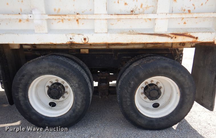 image for item DB7835 1998 International 4900  dump truck