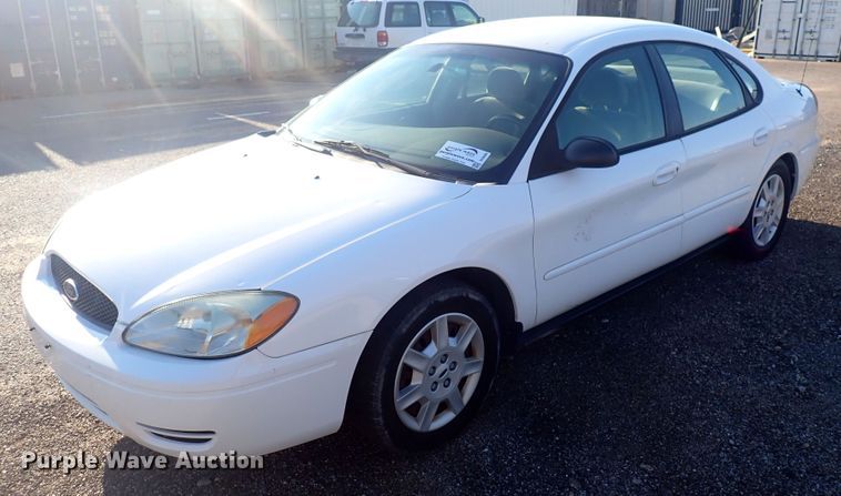 image for item DF8360 2006 Ford Taurus SE