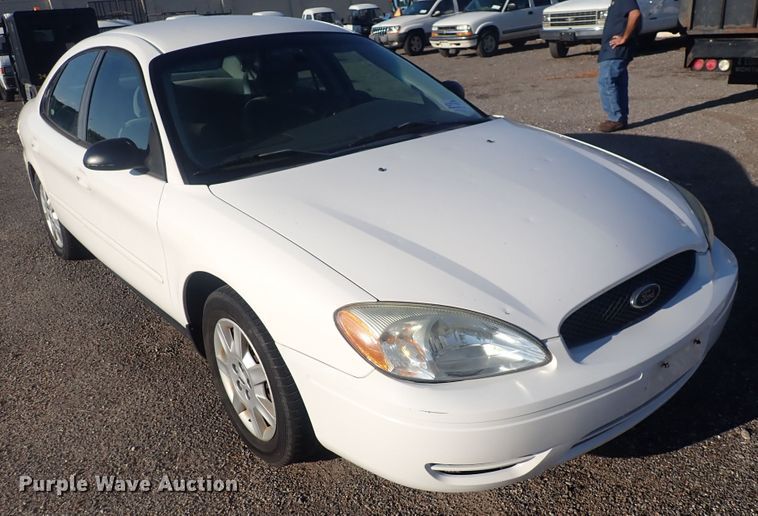 image for item DF8360 2006 Ford Taurus SE