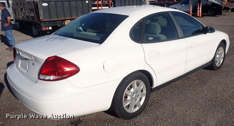 image for item DF8360 2006 Ford Taurus SE