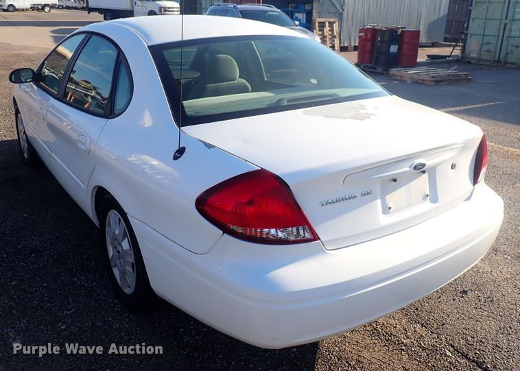 image for item DF8360 2006 Ford Taurus SE