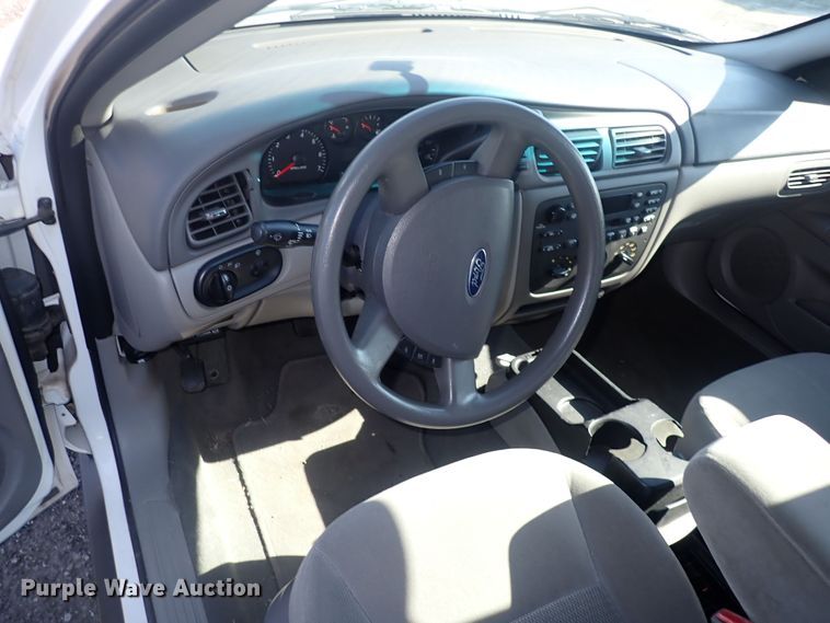 image for item DF8360 2006 Ford Taurus SE