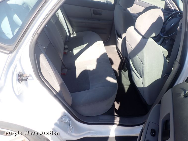 image for item DF8360 2006 Ford Taurus SE