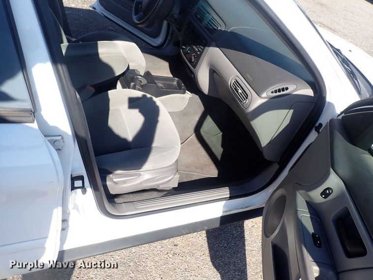 image for item DF8360 2006 Ford Taurus SE