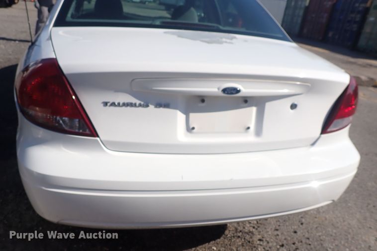 image for item DF8360 2006 Ford Taurus SE