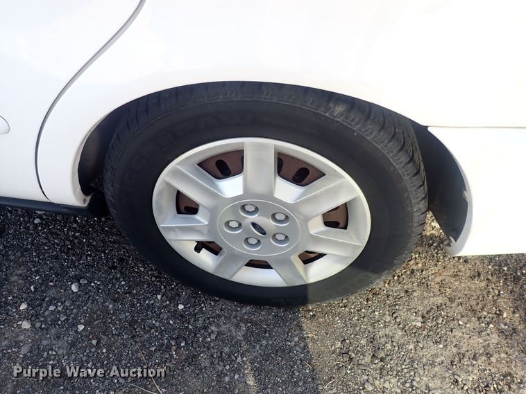 image for item DF8360 2006 Ford Taurus SE