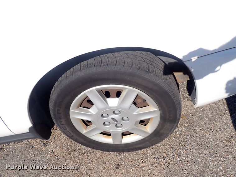 image for item DF8360 2006 Ford Taurus SE