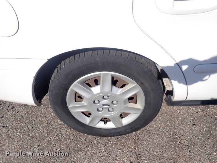 image for item DF8360 2006 Ford Taurus SE