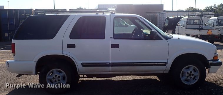 image for item DF8371 2001 Chevrolet Blazer  SUV