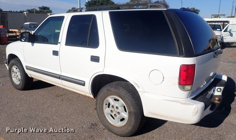 image for item DF8371 2001 Chevrolet Blazer  SUV