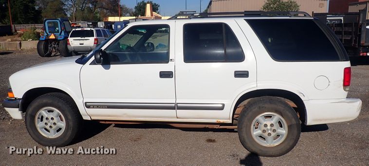 image for item DF8371 2001 Chevrolet Blazer  SUV