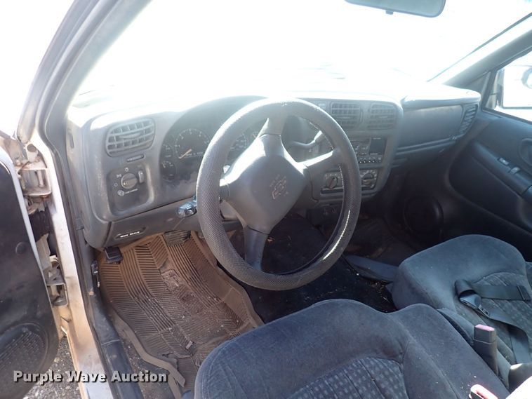 image for item DF8371 2001 Chevrolet Blazer  SUV