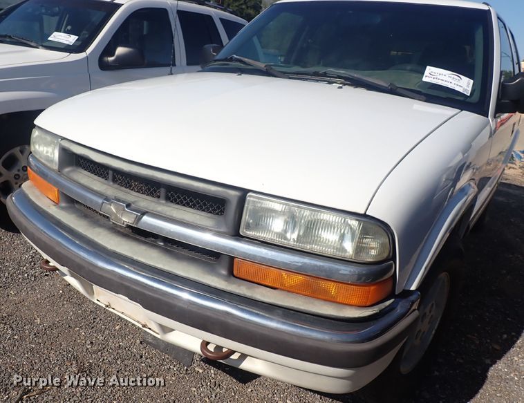 image for item DF8371 2001 Chevrolet Blazer  SUV