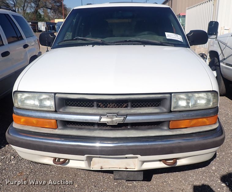 image for item DF8371 2001 Chevrolet Blazer  SUV