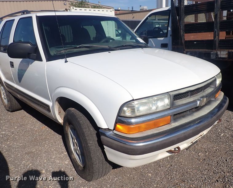 image for item DF8371 2001 Chevrolet Blazer  SUV