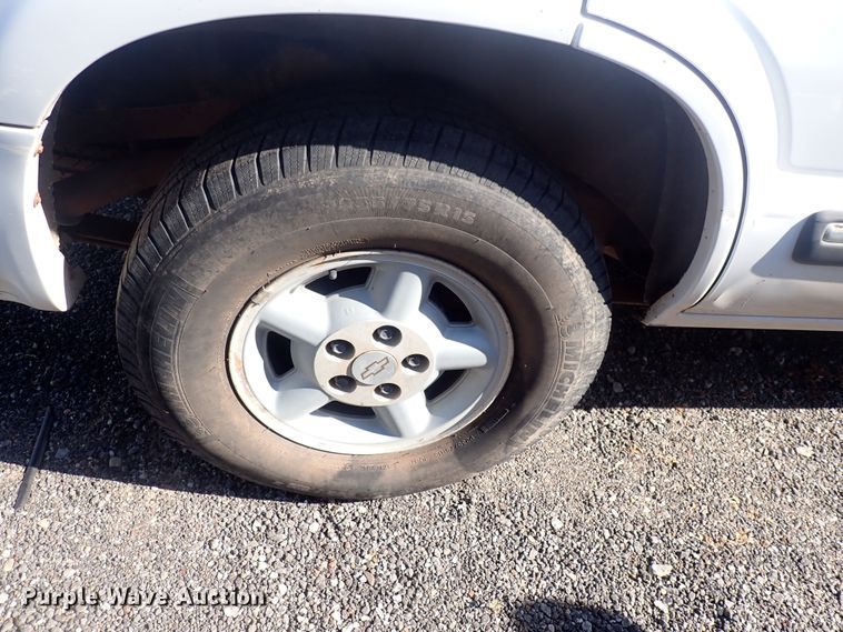 image for item DF8371 2001 Chevrolet Blazer  SUV