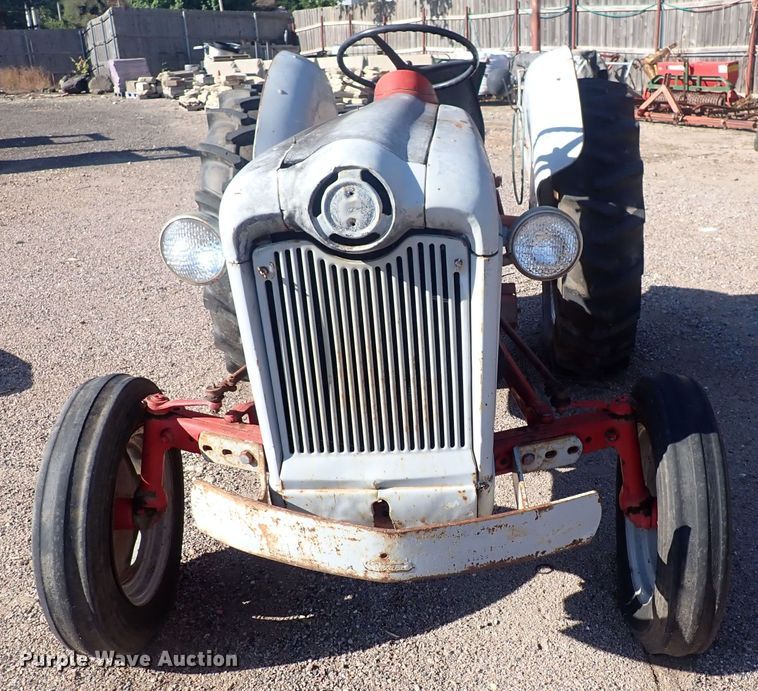 image for item DF8374 Ford  tractor