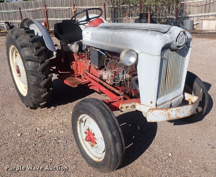 image for item DF8374 Ford  tractor