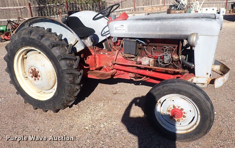 image for item DF8374 Ford  tractor