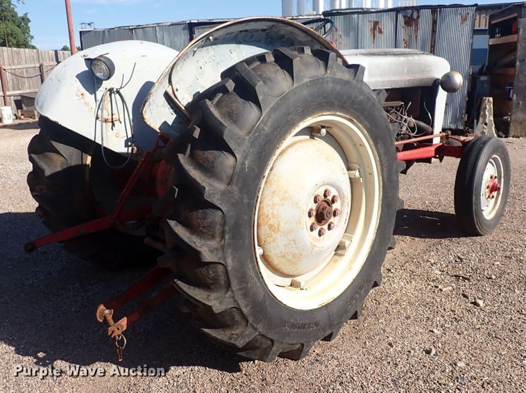 image for item DF8374 Ford  tractor