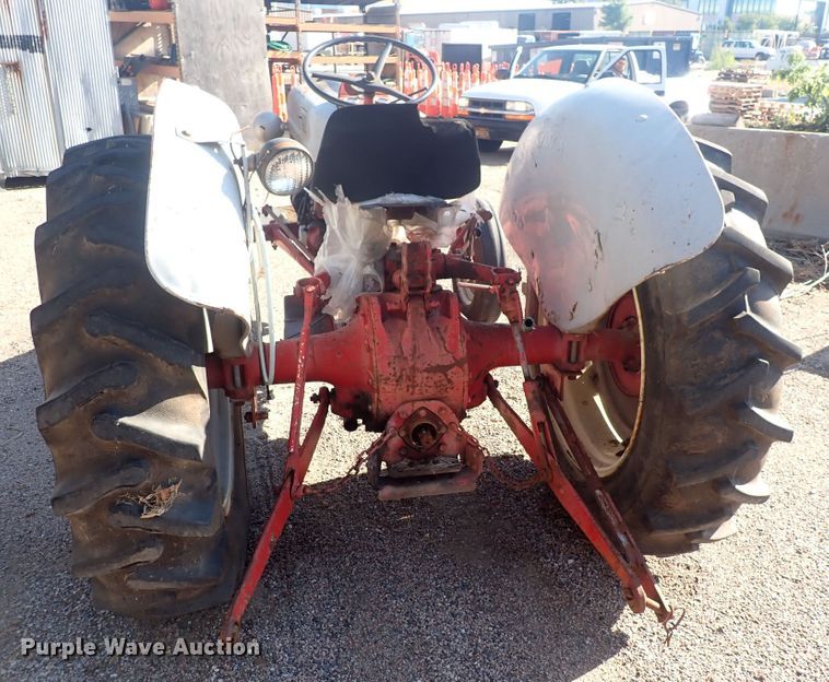 image for item DF8374 Ford  tractor