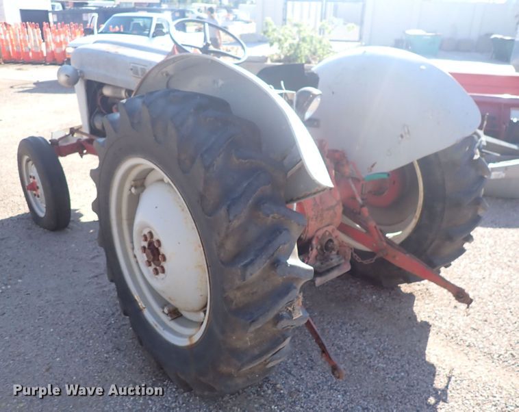 image for item DF8374 Ford  tractor