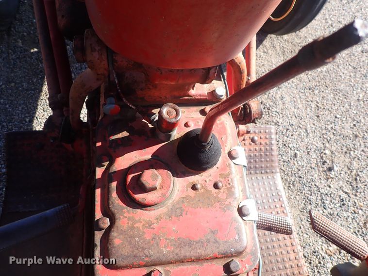 image for item DF8374 Ford  tractor