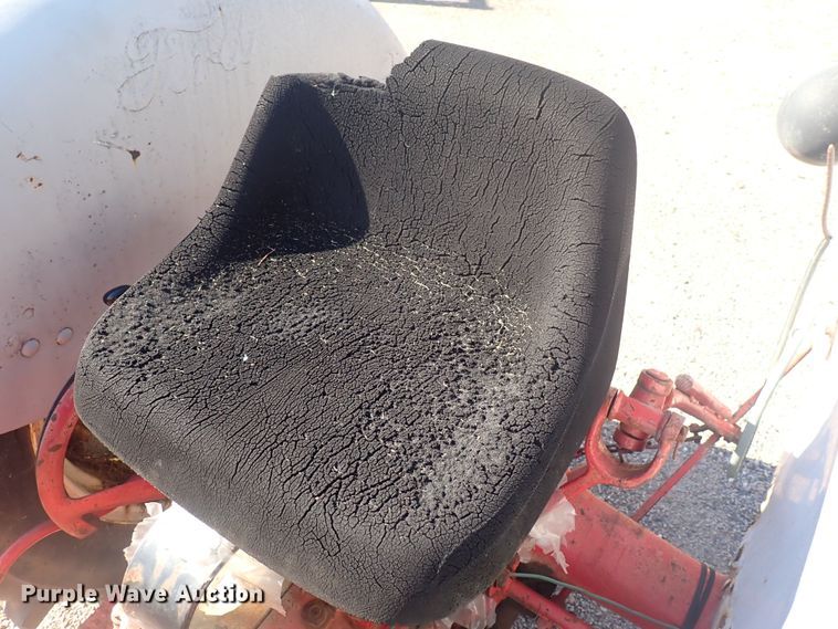 image for item DF8374 Ford  tractor