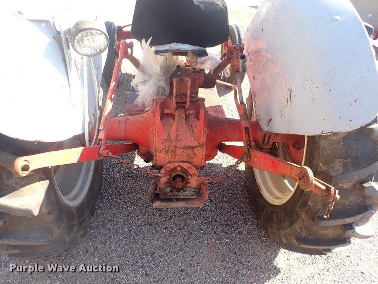 image for item DF8374 Ford  tractor