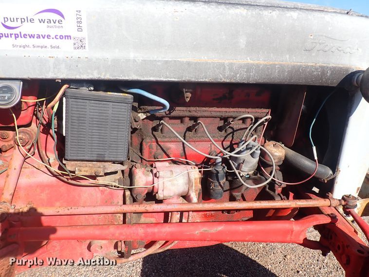 image for item DF8374 Ford  tractor