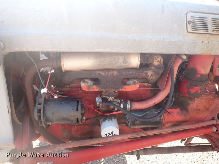 image for item DF8374 Ford  tractor