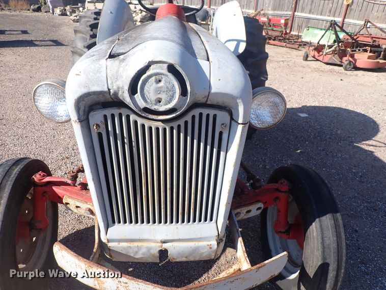 image for item DF8374 Ford  tractor