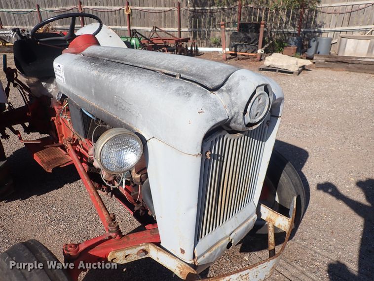 image for item DF8374 Ford  tractor