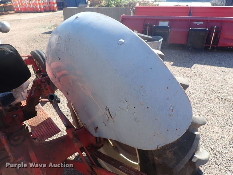 image for item DF8374 Ford  tractor