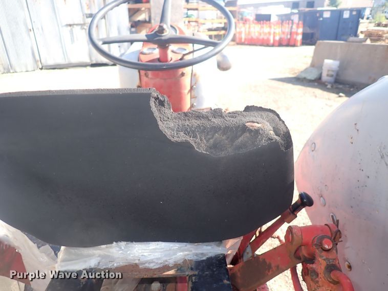 image for item DF8374 Ford  tractor