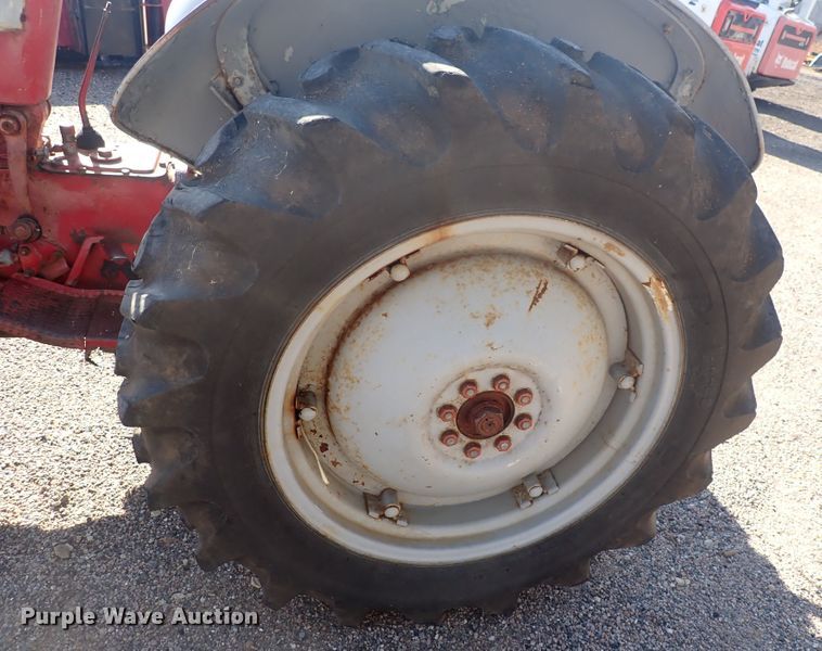 image for item DF8374 Ford  tractor