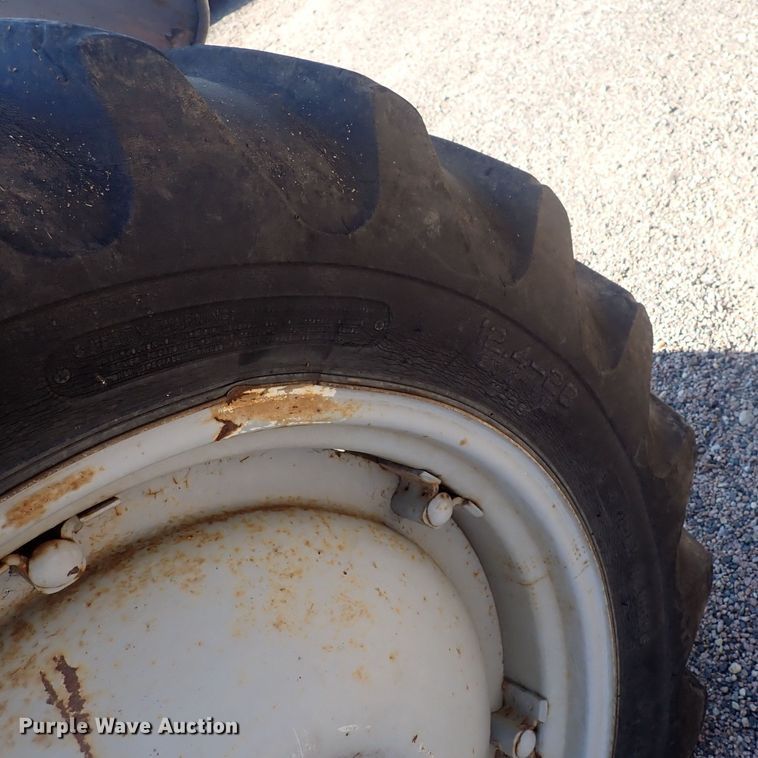 image for item DF8374 Ford  tractor