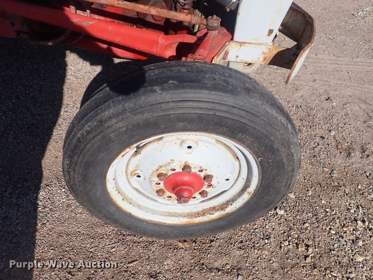 image for item DF8374 Ford  tractor