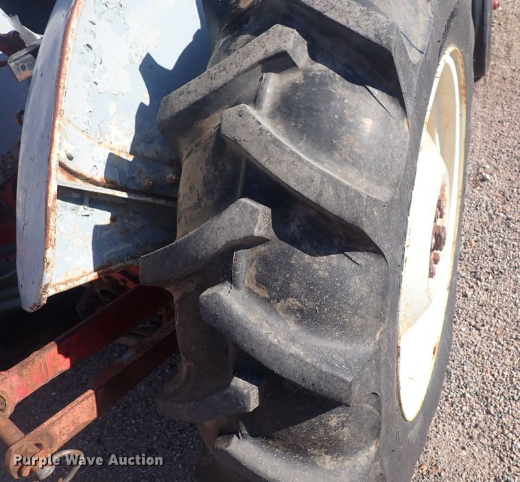 image for item DF8374 Ford  tractor