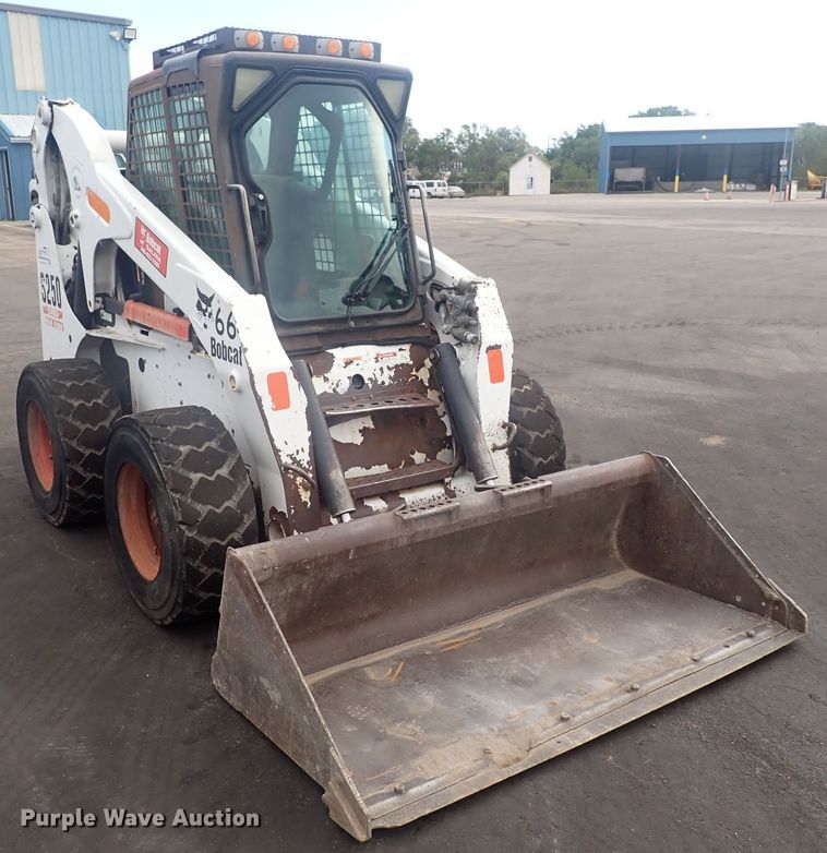 image for item DG2734 2003 Bobcat S250  skid steer loader