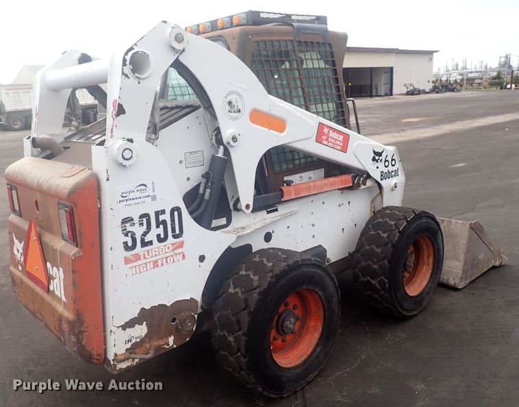 image for item DG2734 2003 Bobcat S250  skid steer loader