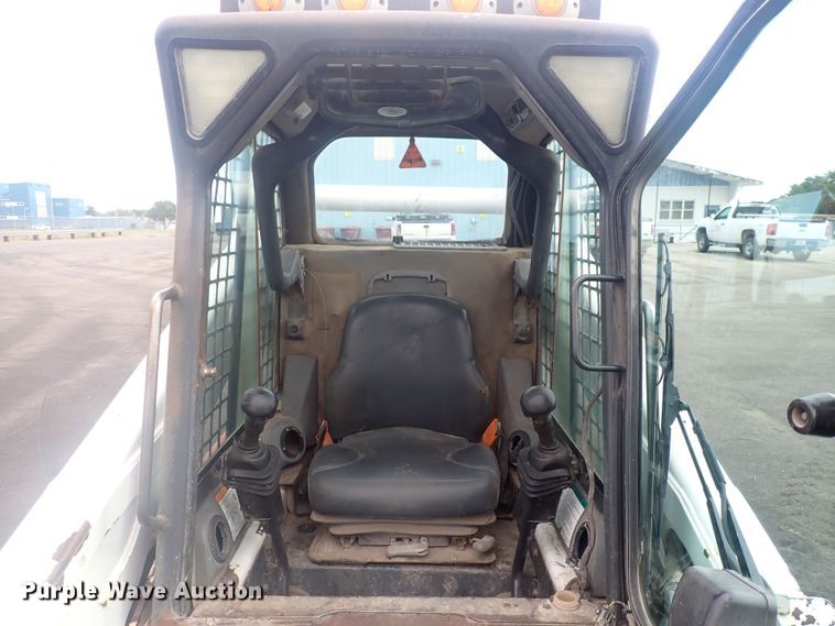 image for item DG2734 2003 Bobcat S250  skid steer loader