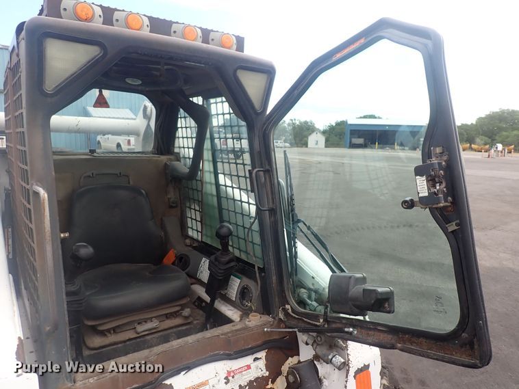 image for item DG2734 2003 Bobcat S250  skid steer loader