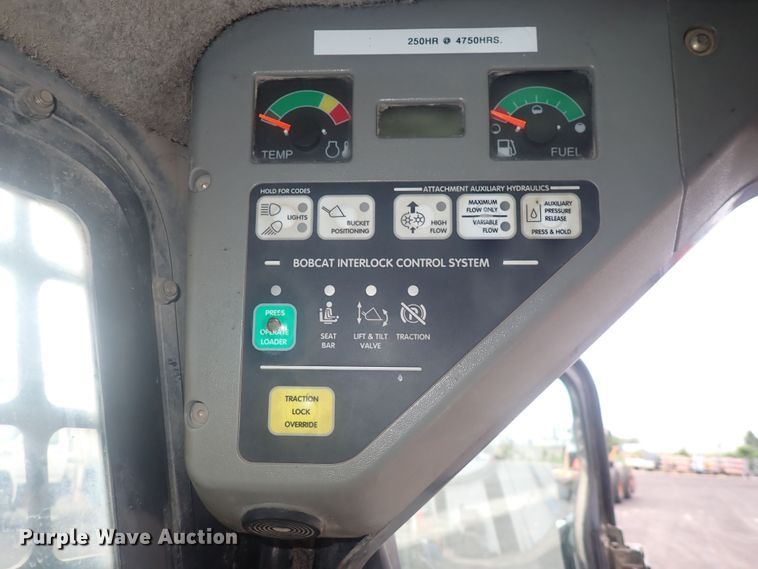 image for item DG2734 2003 Bobcat S250  skid steer loader