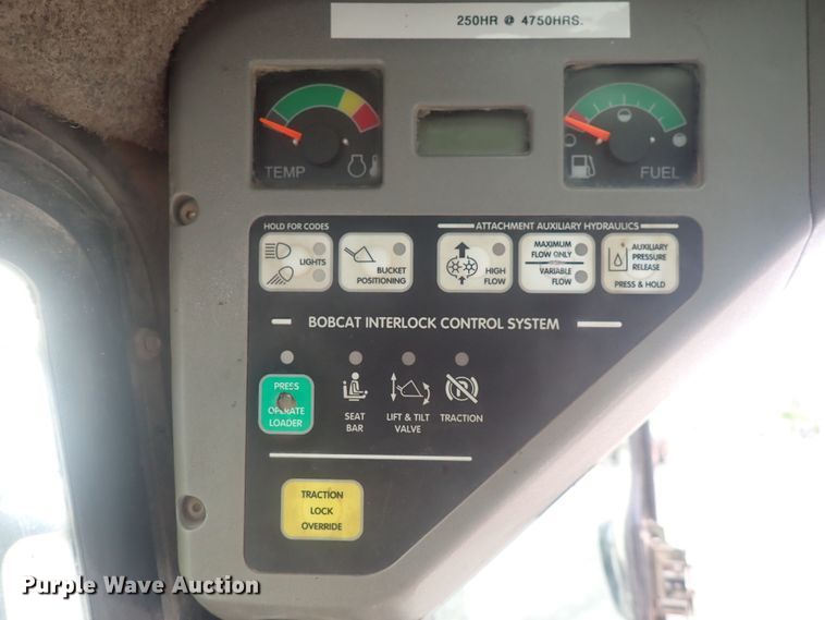 image for item DG2734 2003 Bobcat S250  skid steer loader