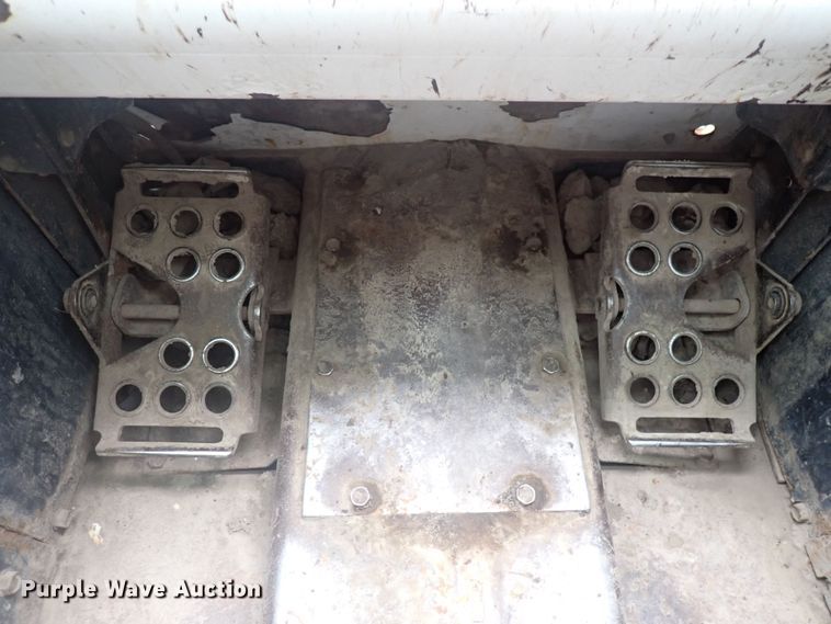 image for item DG2734 2003 Bobcat S250  skid steer loader