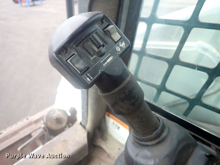 image for item DG2734 2003 Bobcat S250  skid steer loader